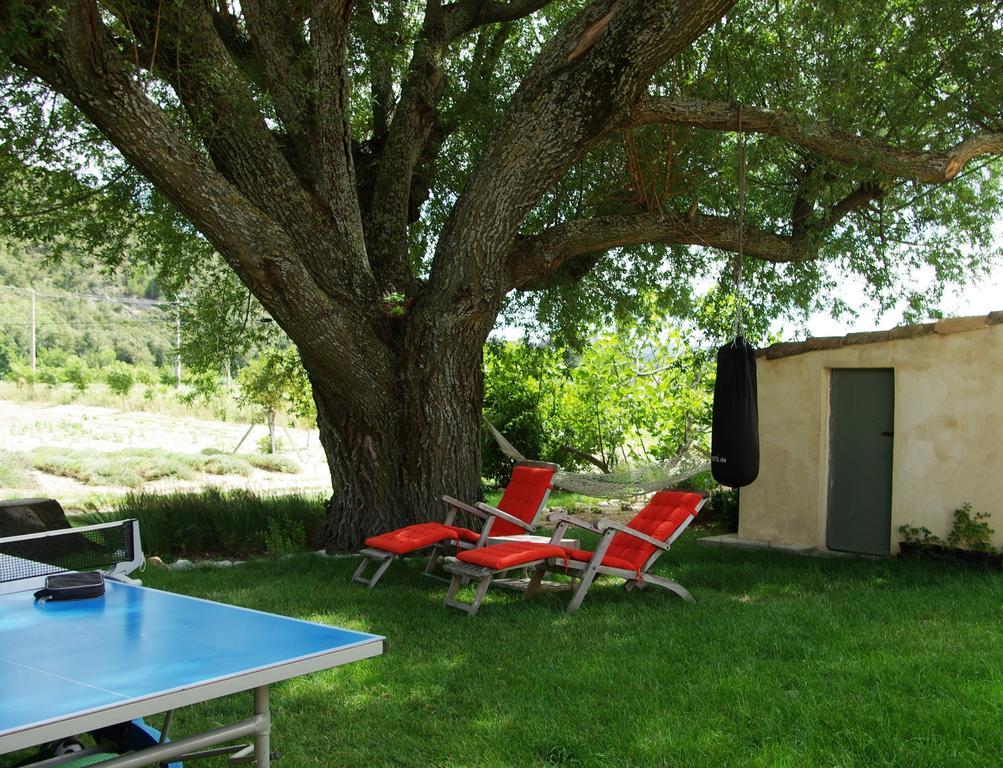 Le Mas De La Fontaine Bed & Breakfast Le Pegue Екстериор снимка