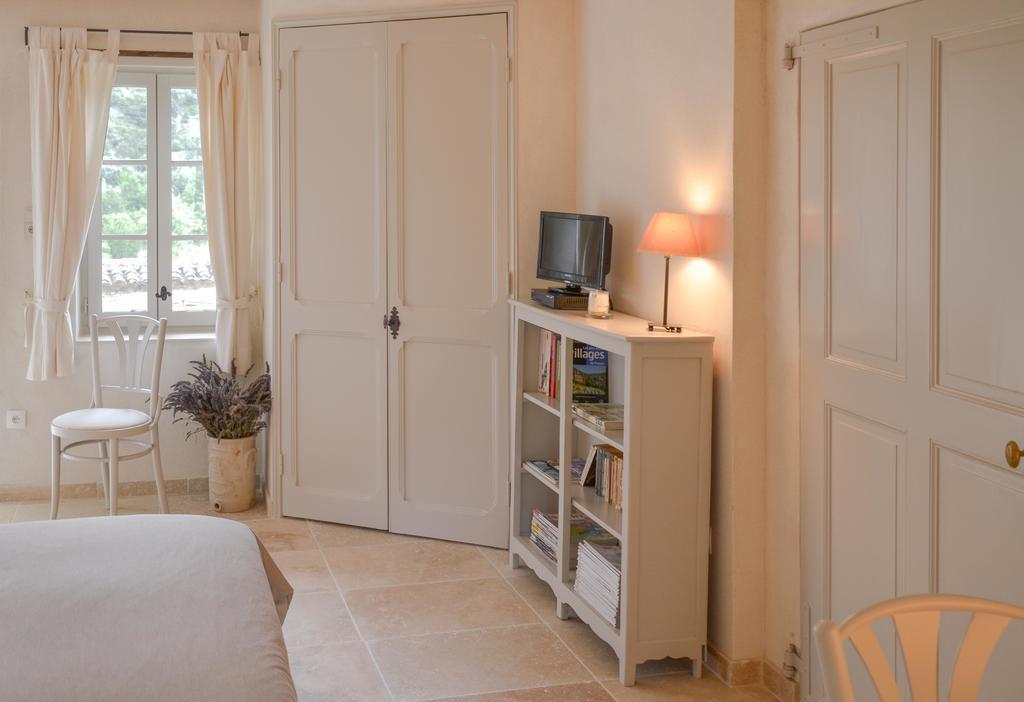 Le Mas De La Fontaine Bed & Breakfast Le Pegue Стая снимка