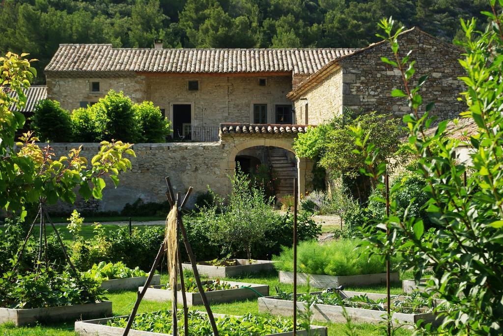 Le Mas De La Fontaine Bed & Breakfast Le Pegue Екстериор снимка