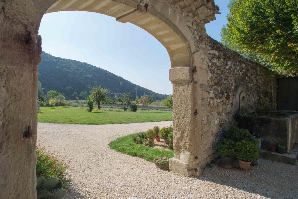 Le Mas De La Fontaine Bed & Breakfast Le Pegue Екстериор снимка