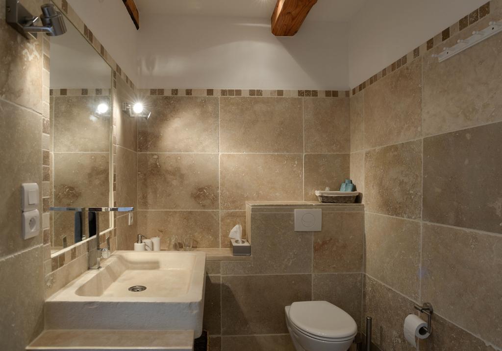 Le Mas De La Fontaine Bed & Breakfast Le Pegue Стая снимка
