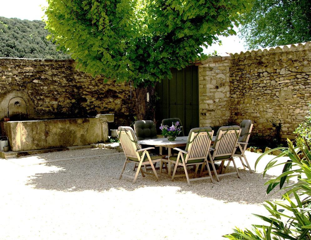 Le Mas De La Fontaine Bed & Breakfast Le Pegue Екстериор снимка