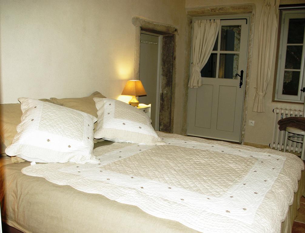 Le Mas De La Fontaine Bed & Breakfast Le Pegue Екстериор снимка