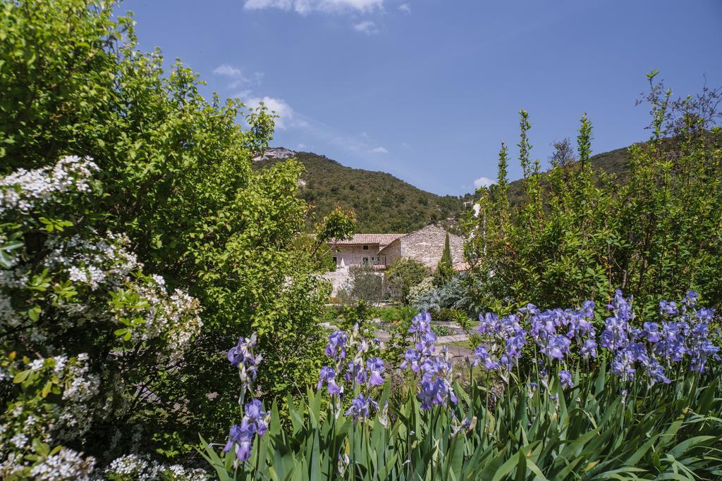 Le Mas De La Fontaine Bed & Breakfast Le Pegue Екстериор снимка