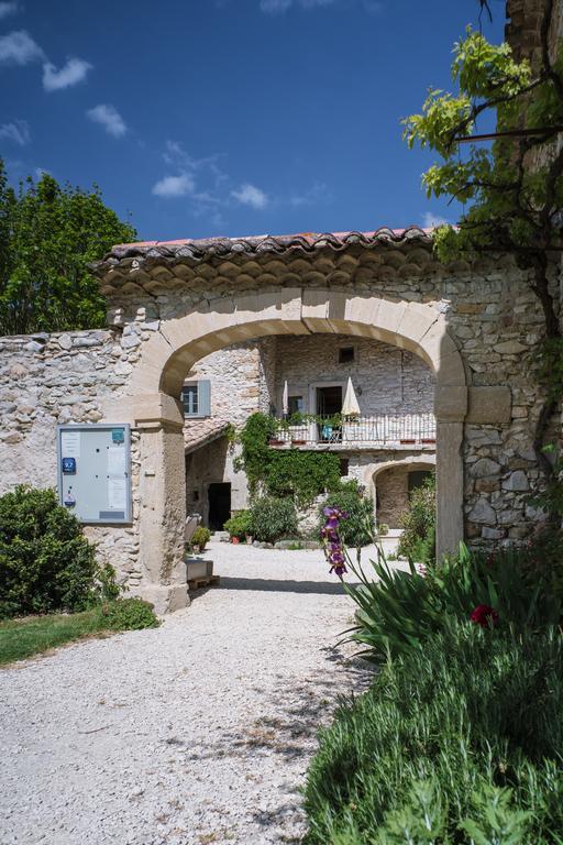 Le Mas De La Fontaine Bed & Breakfast Le Pegue Екстериор снимка