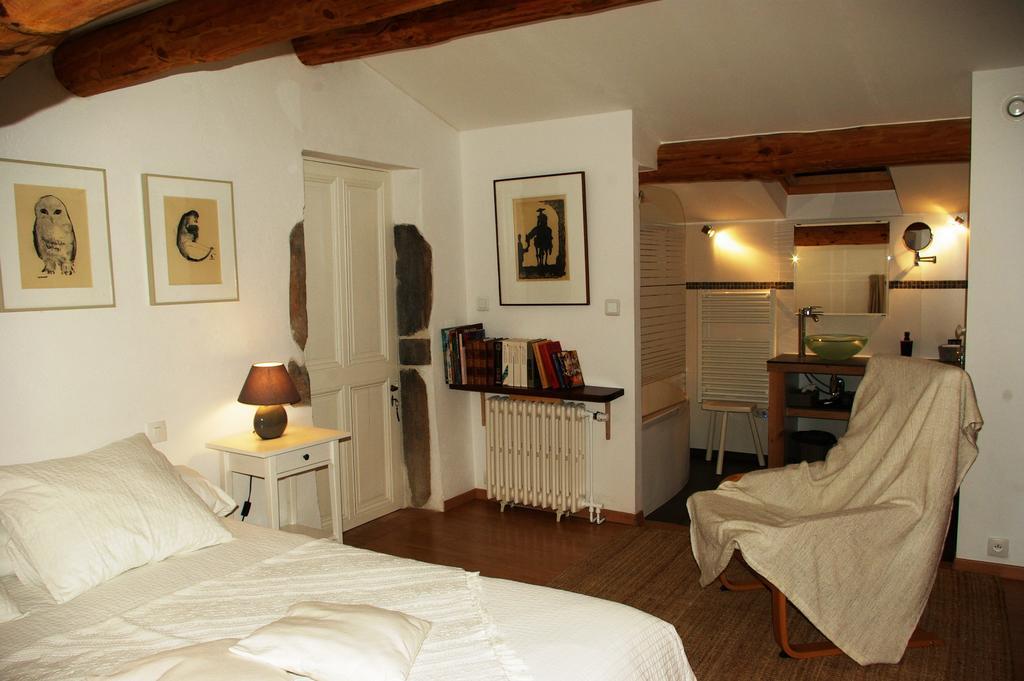 Le Mas De La Fontaine Bed & Breakfast Le Pegue Екстериор снимка
